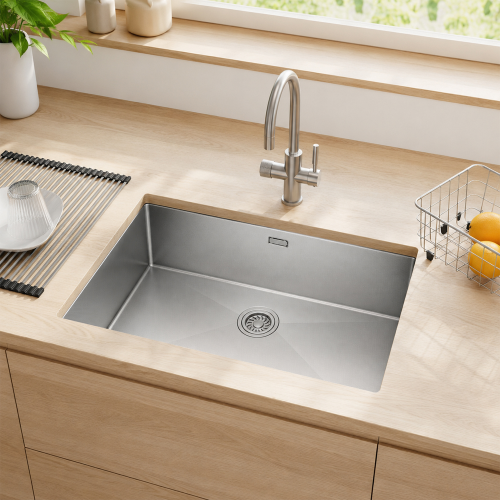 Chậu inox Häfele 567.24.477 trong căn bếp gia đình thường xuyên nấu ăn