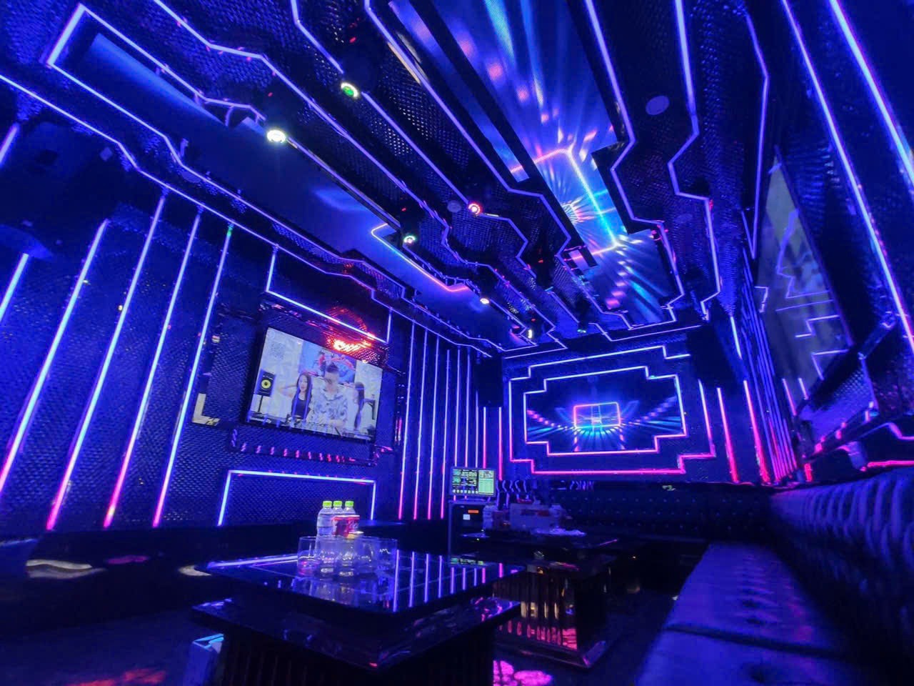 Karaoke Paris Linh Đàm | Liên Hệ Đặt Phòng