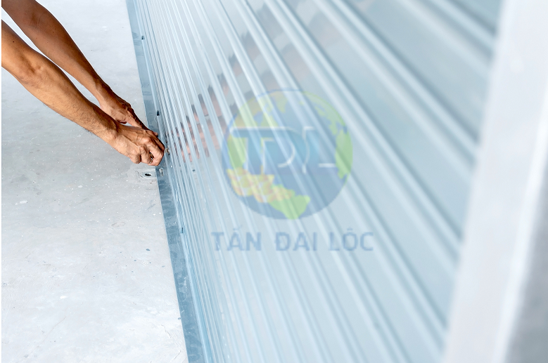 Cửa cuốn kéo tay giá rẻ 2025