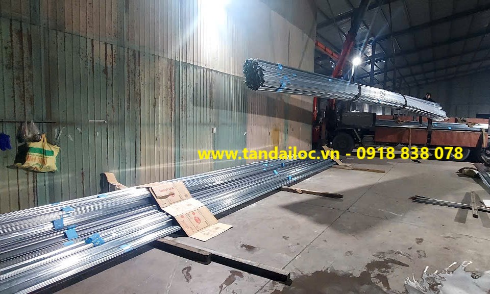 Vận chuyển lá cửa cuốn siêu trường