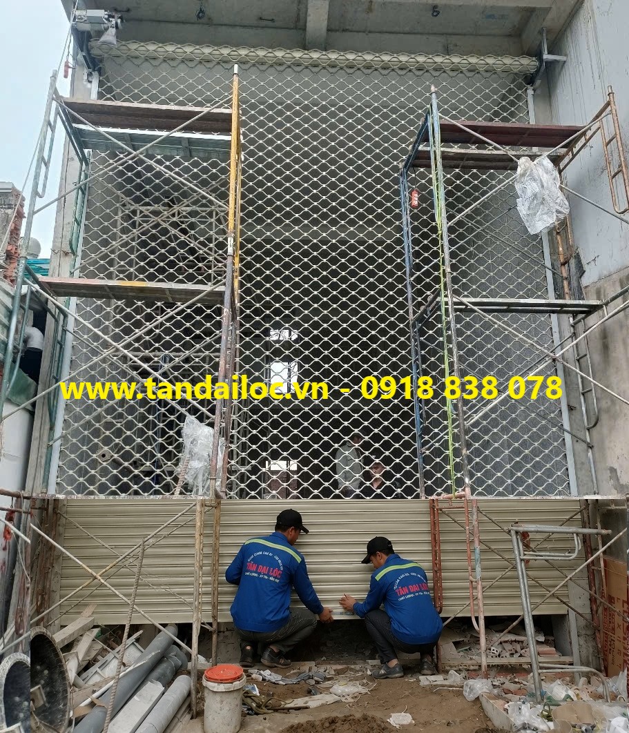 Hoàn thiện lắp đặt cửa cuốn mắc cáo sơn tĩnh điện