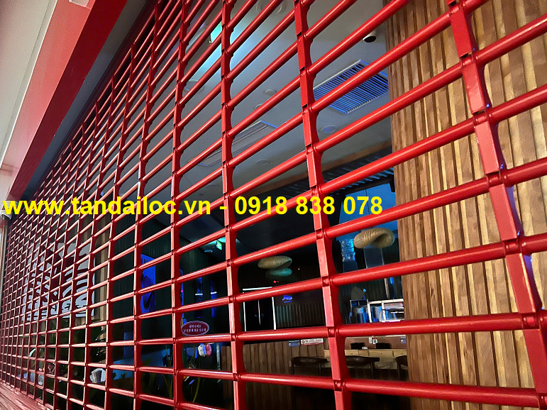 Cửa cuốn lưới song ngang sắt sơn tĩnh điện lắp tại Bitexco