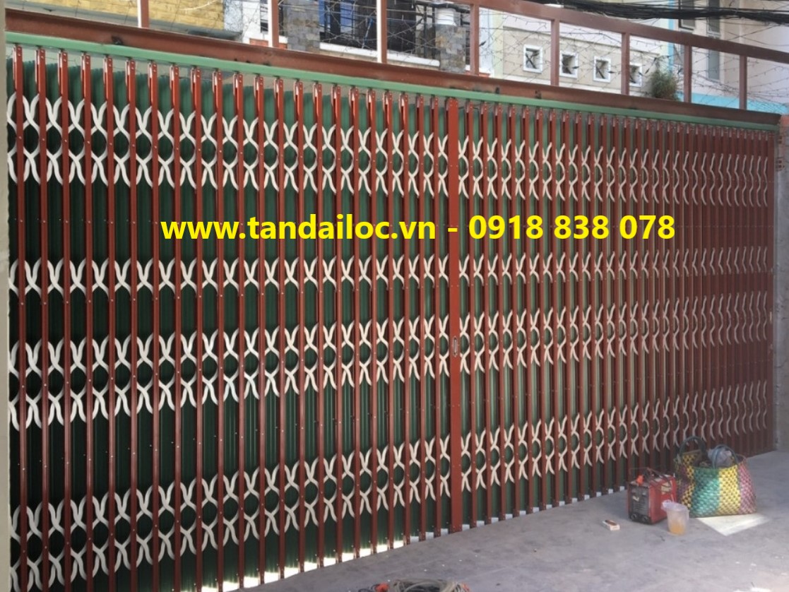 Cửa kéo Đức màu đỏ