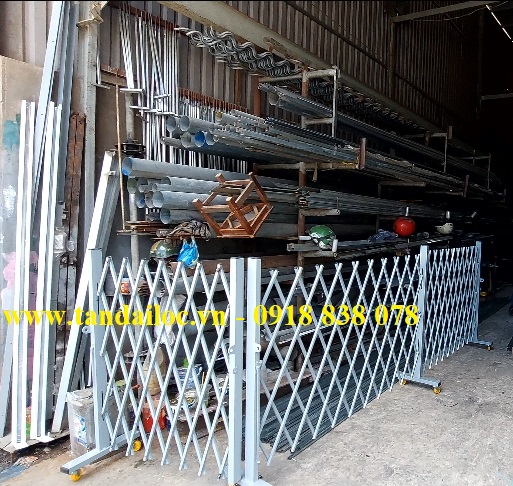 Hàng rào xếp di động bánh xe xoay