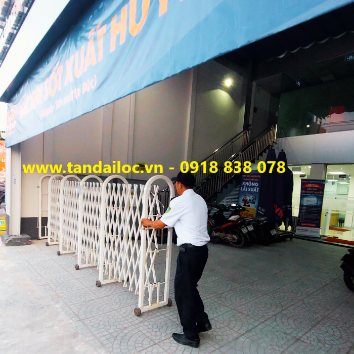Hệ thống tiêm chủng VNVC sử dụng hàng rào xếp mẫu chức U của Tấn Đại Lộc