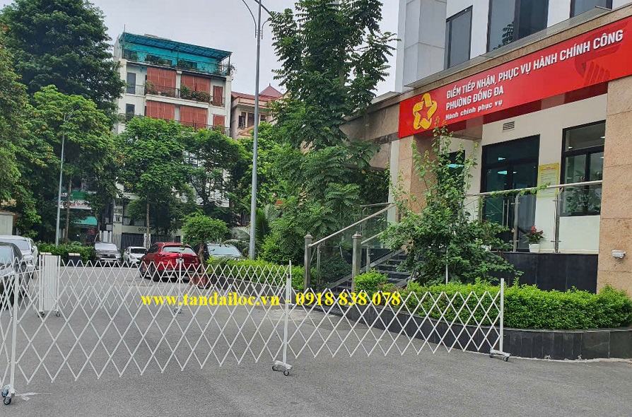 Hàng rào xếp di động kéo tay chữ T 1,2m