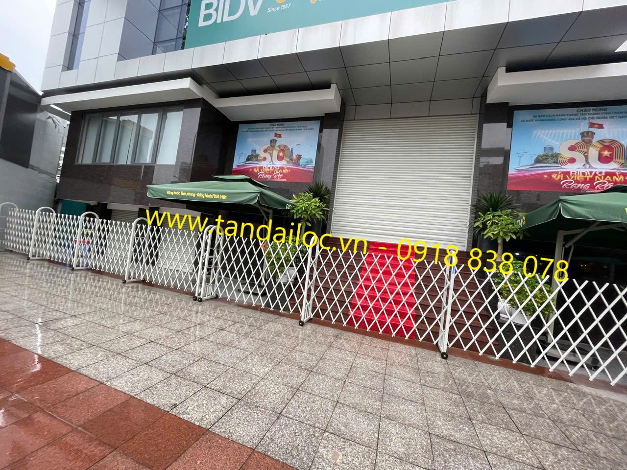 Hàng rào xếp di động mẫu chữ U 2026