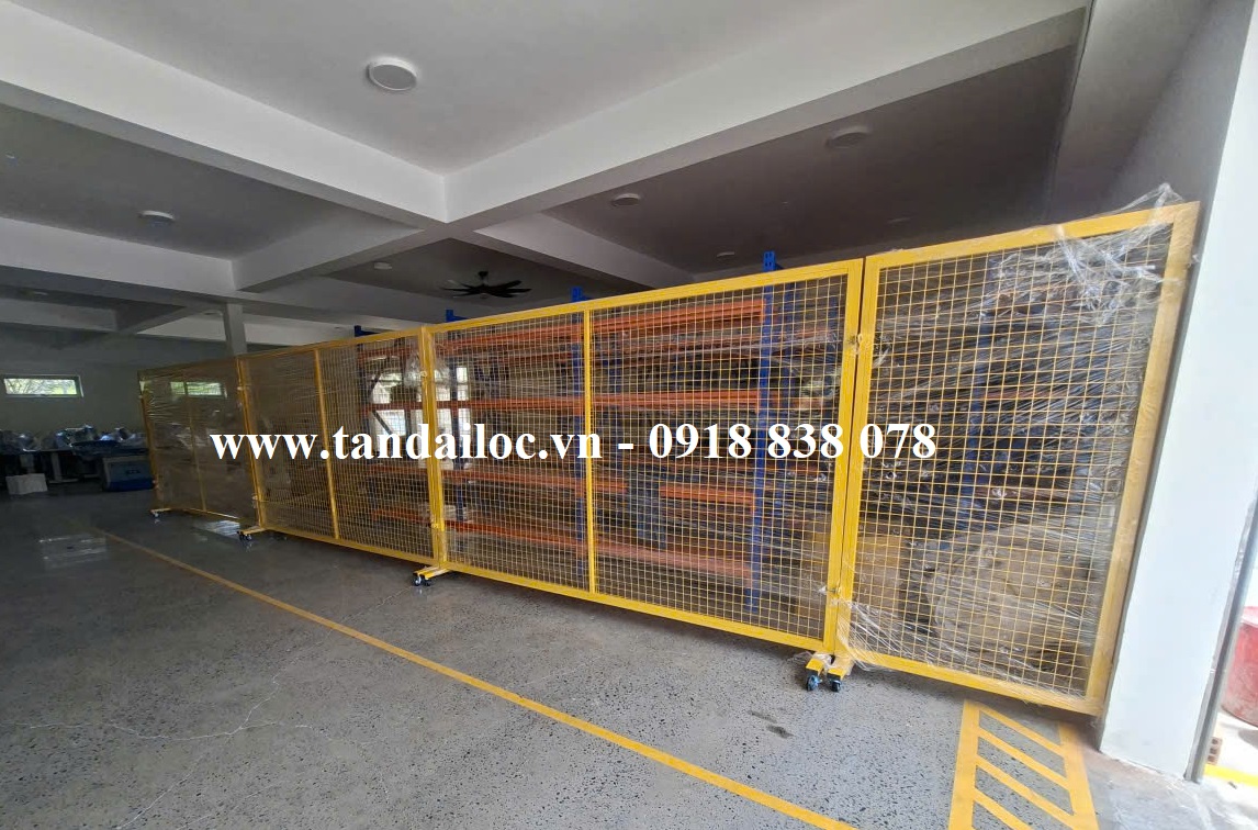 Hàng rào thép lưới có bánh xe