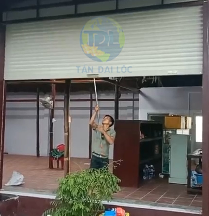 cửa cuốn đức kéo tay