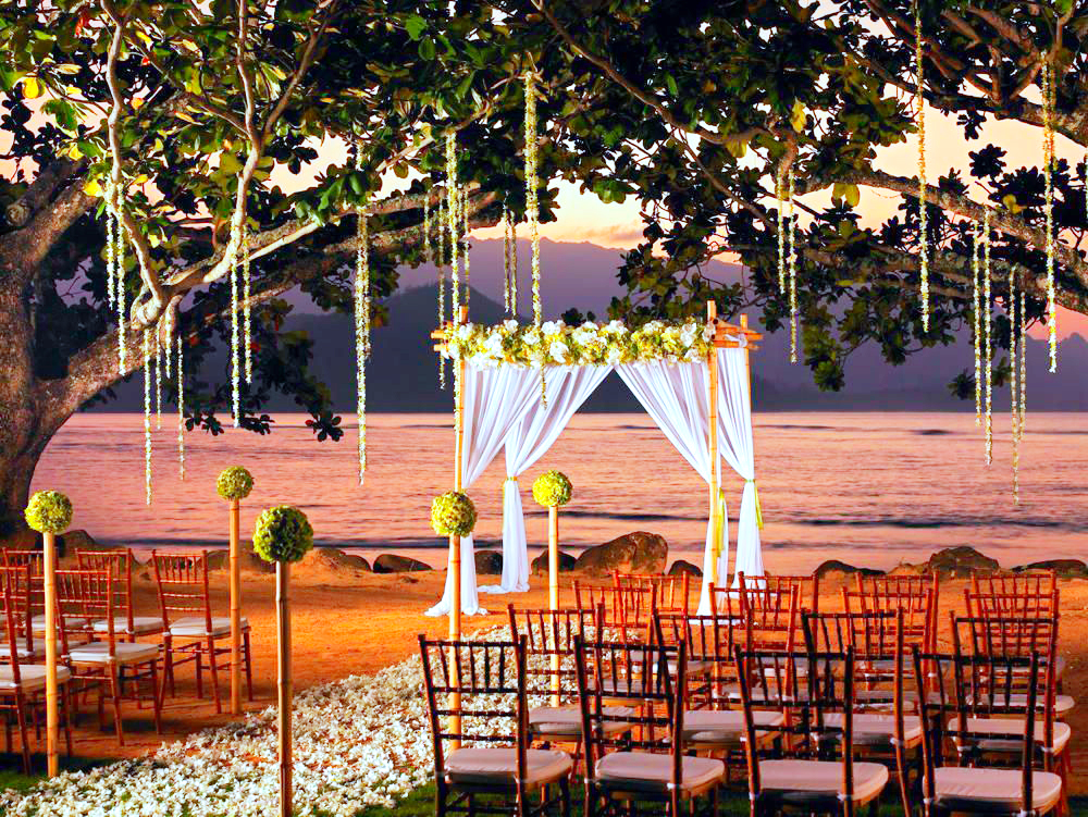 Tiệc cưới trong vườn nhà