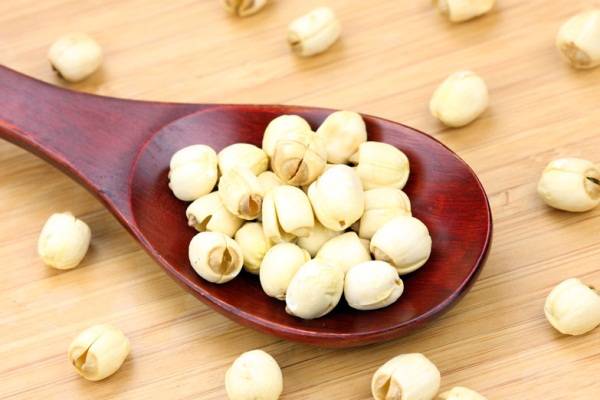 hạt sen sấy giúp cải thiện vòng 1 sau sinh