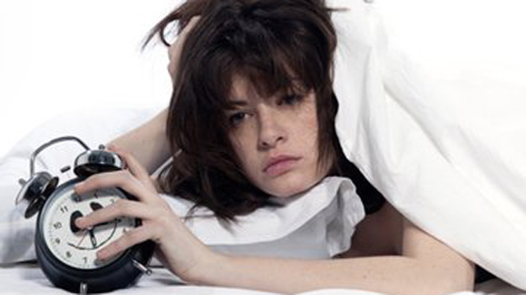 thoi-quen-gay-hai-cho-mat