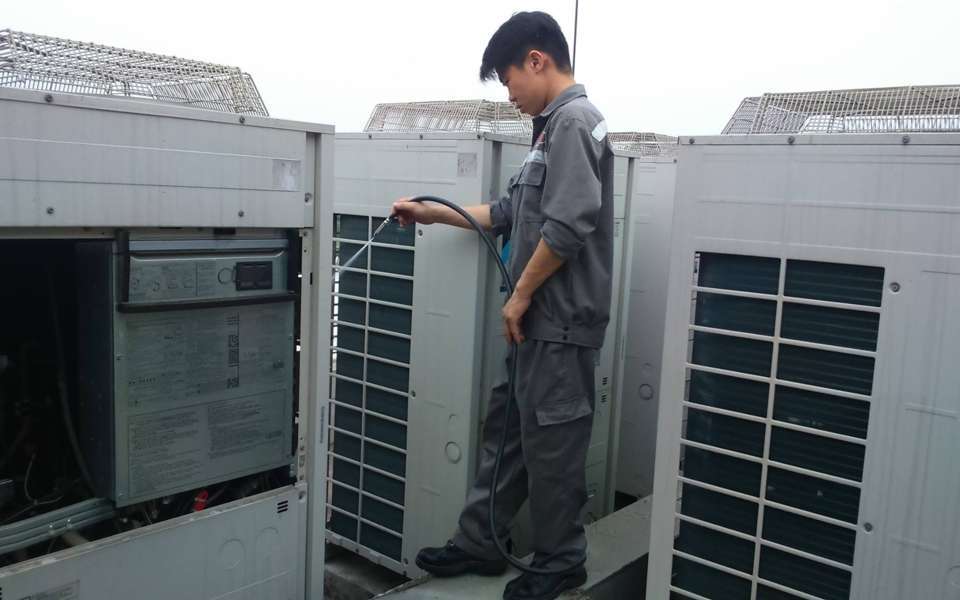 vệ sinh dàn nóng điều hòa 
