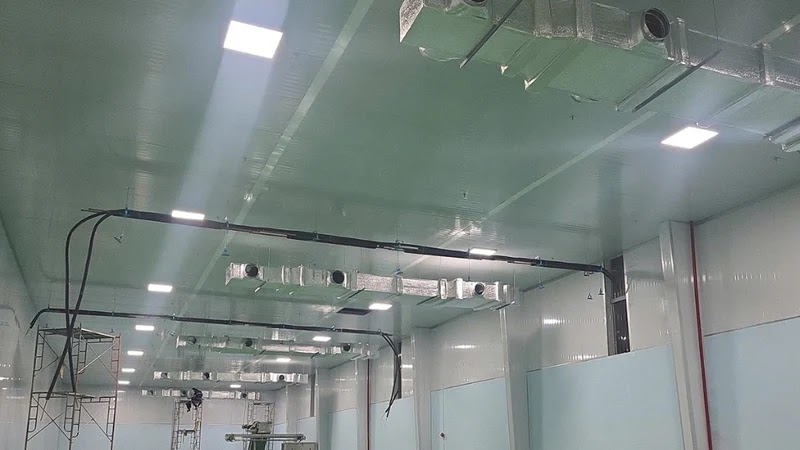 Hệ thống đường ống gió bọc bảo ôn sạch khuẩn phân phối khí lạnh tại xưởng đóng gói hạt điều Bình Phước