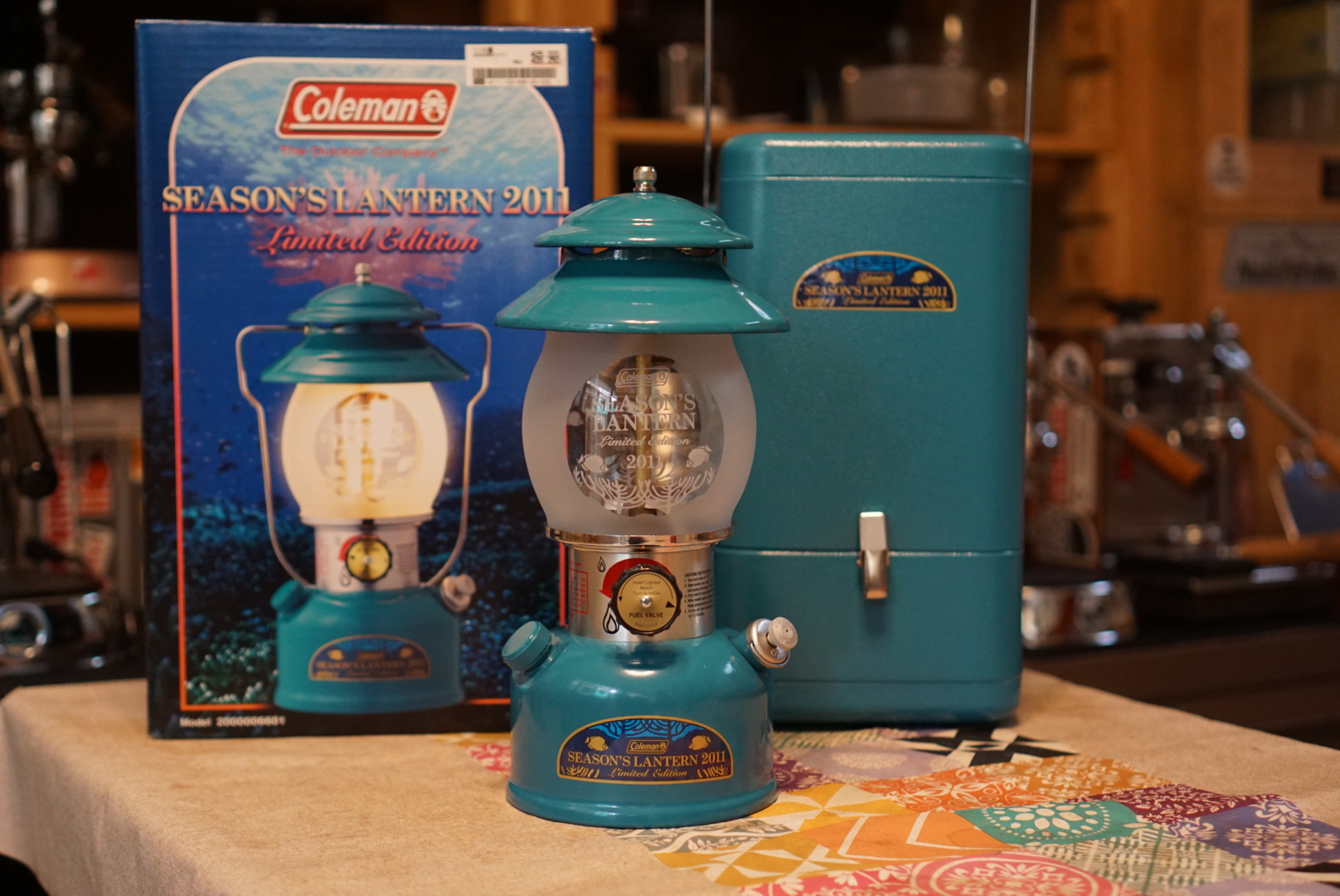 Đèn măng xông Coleman Seasons Lantern 2011 Limited Edition - Coral