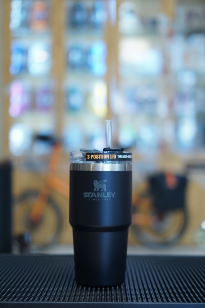 Stanley Adventure Vacuum Quencher 680ml (23oz) - Matte Black