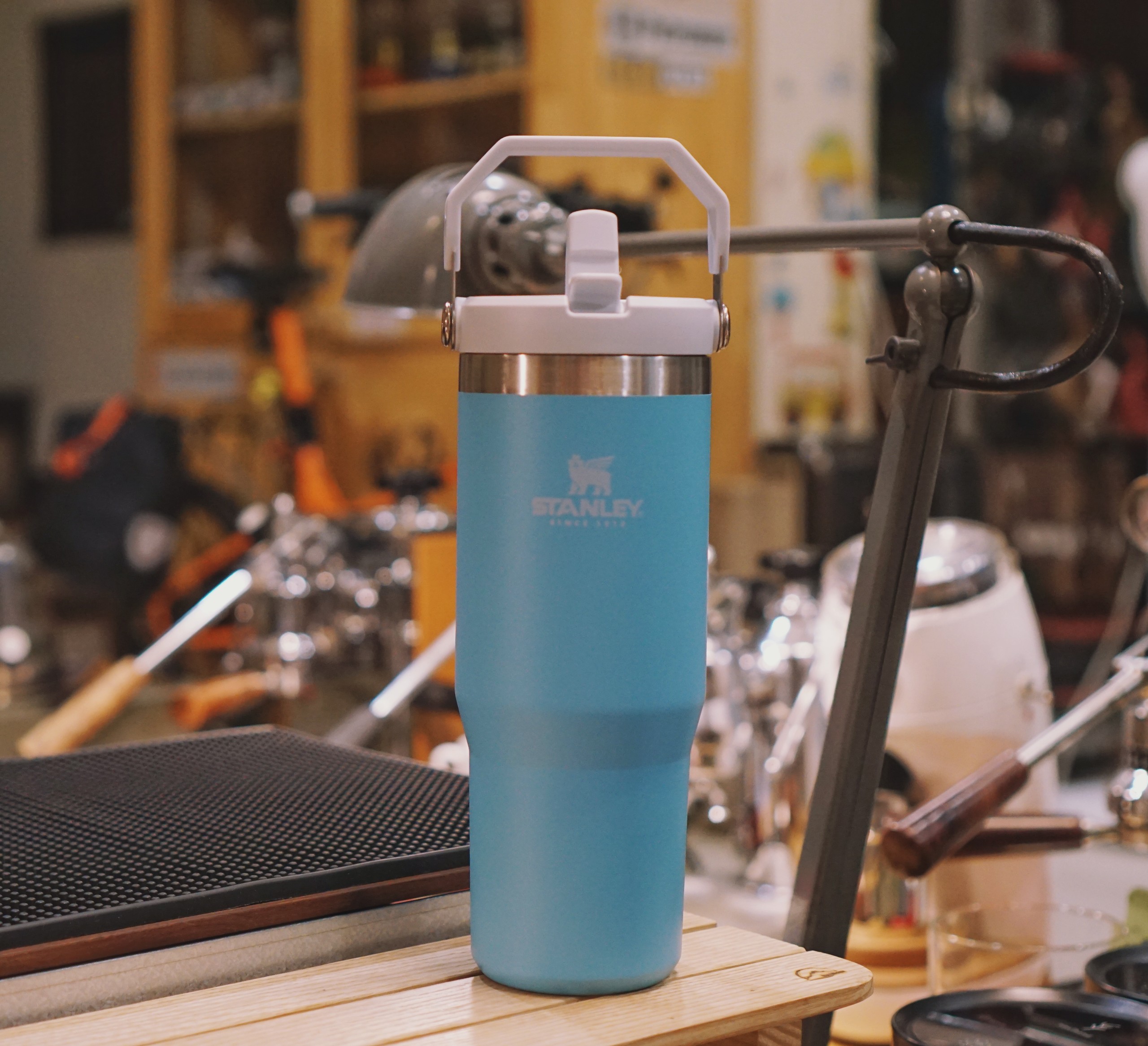 STANLEY ICEFLOW™ FLIP STRAW TUMBLER | 30 OZ POOL