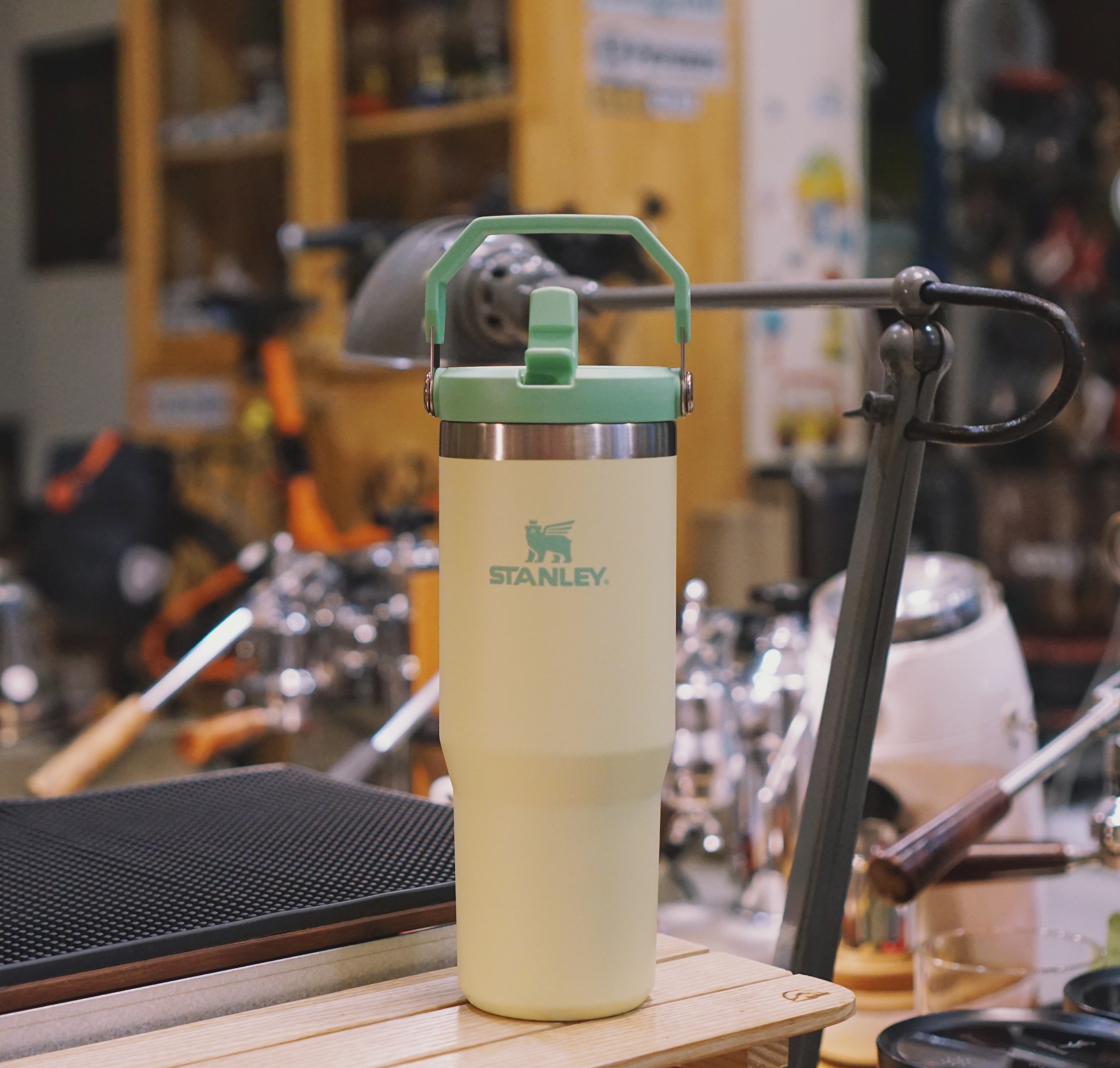 STANLEY ICEFLOW™ FLIP STRAW TUMBLER | 30 OZ Citron