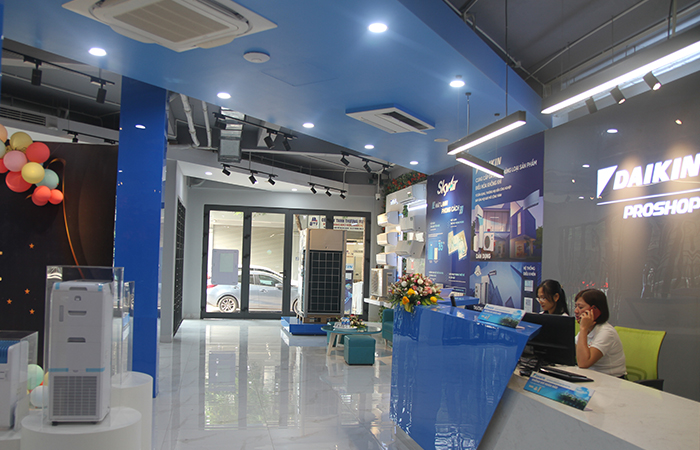 Tầng 1 showroom điều hòa Daikin Sen Việt