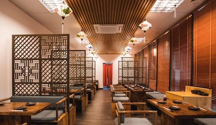 Điều hòa cassette âm trần lắp cho nhà hàng