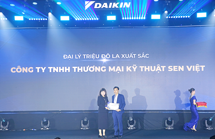 Proshop Daikin Sen Việt chi nhánh Hà Nội đạt giải thưởng Đại lý triệu đô la xuất sắc