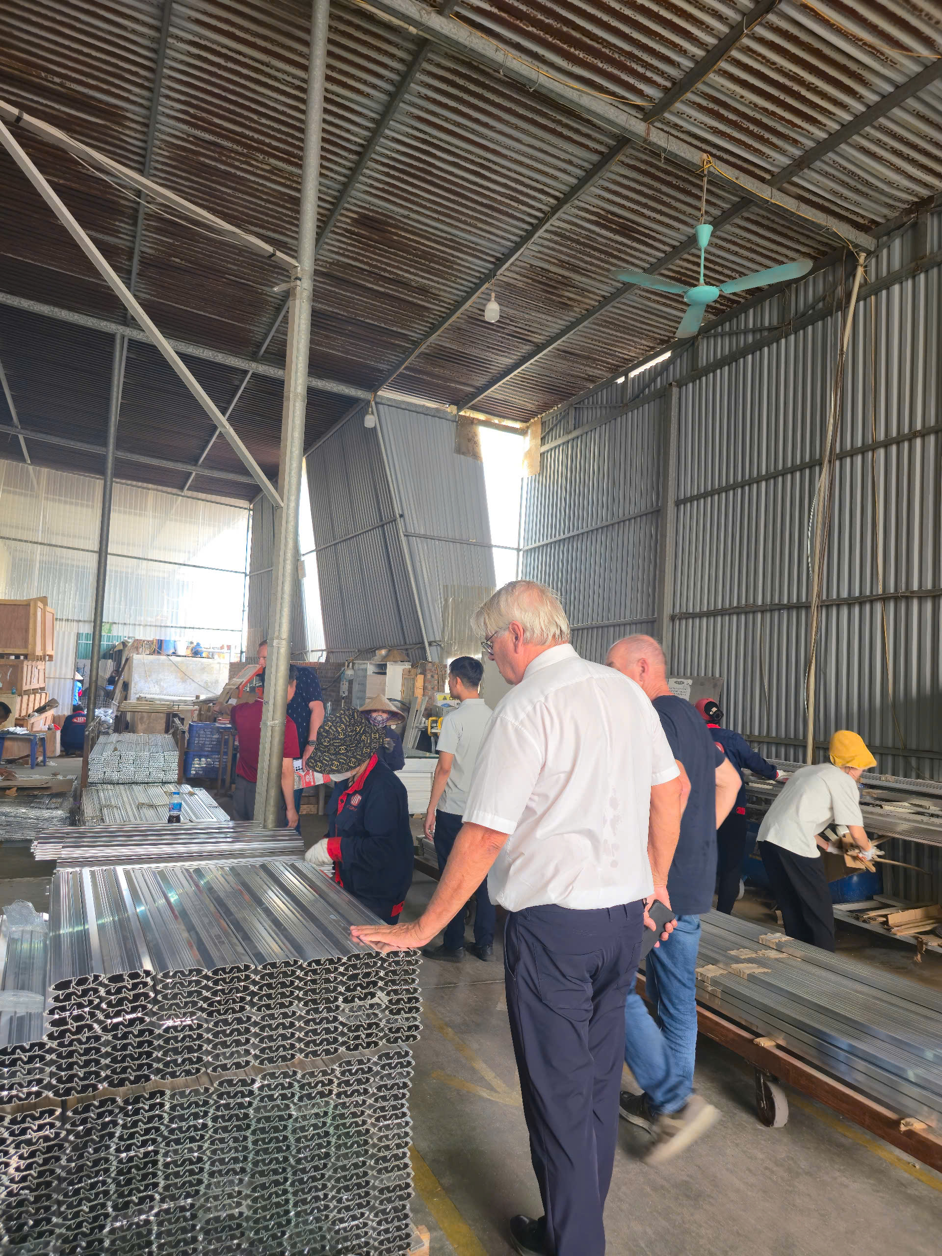 Viet Y Aluminum Welcomes Rimacx Delegation from the Netherlands for a Factory Visit - ảnh 4