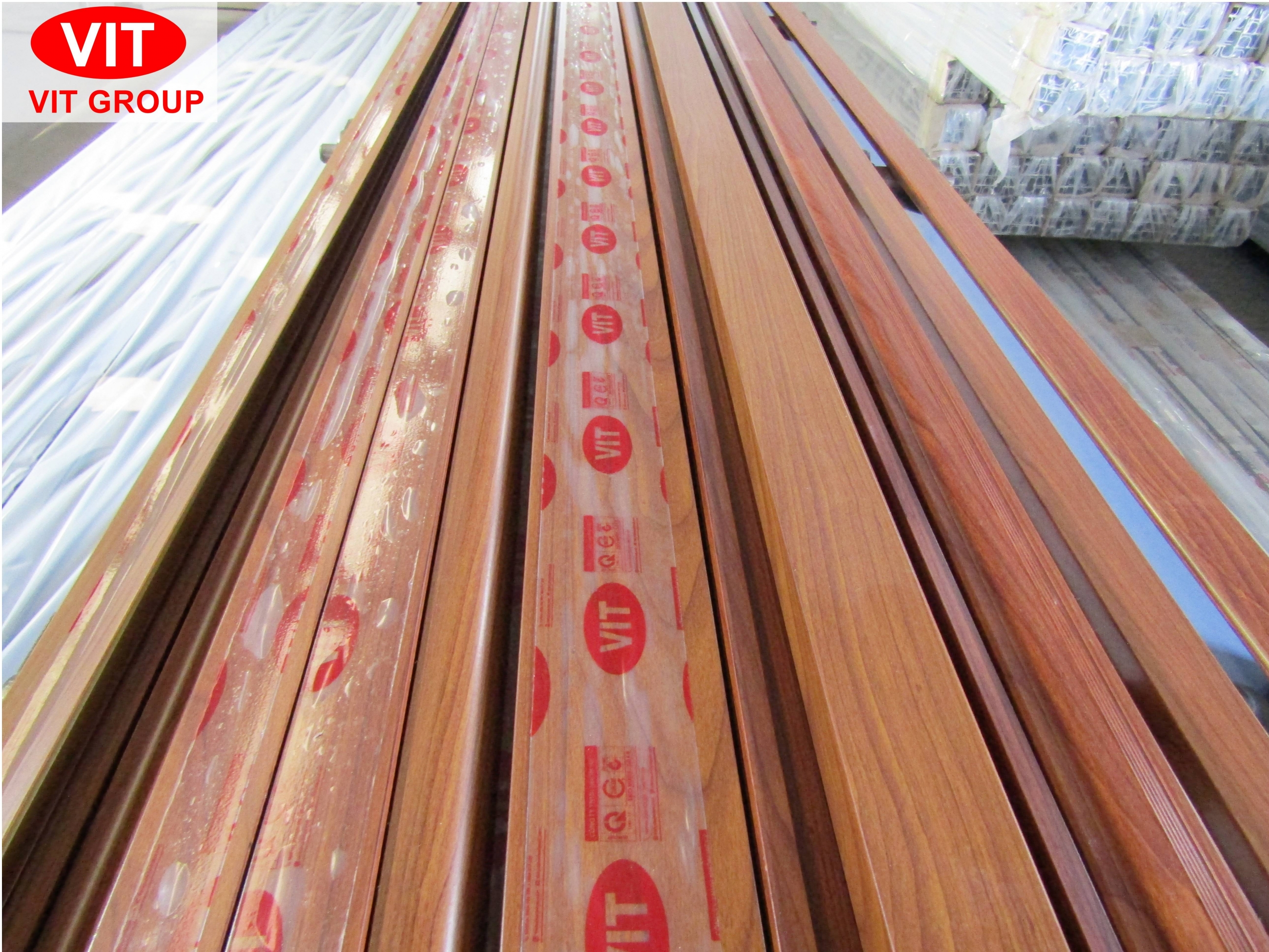 Nhôm phủ film vân gỗ Việt Ý - Lựa chọn hoàn hảo cho những ngôi nhà hiện đại