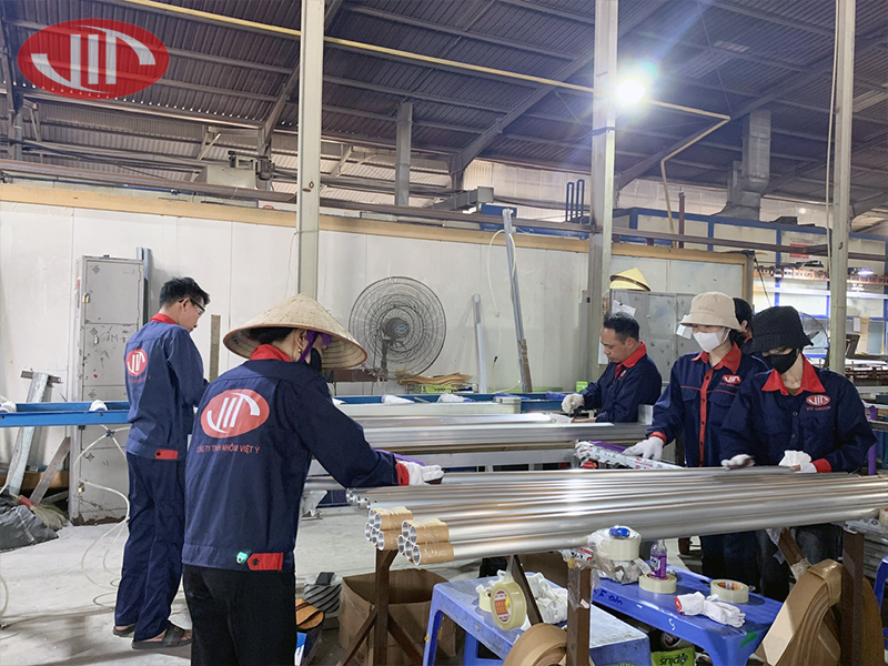 Custom Aluminum Extrusion Manufacturing – Precision & International Quality Standards