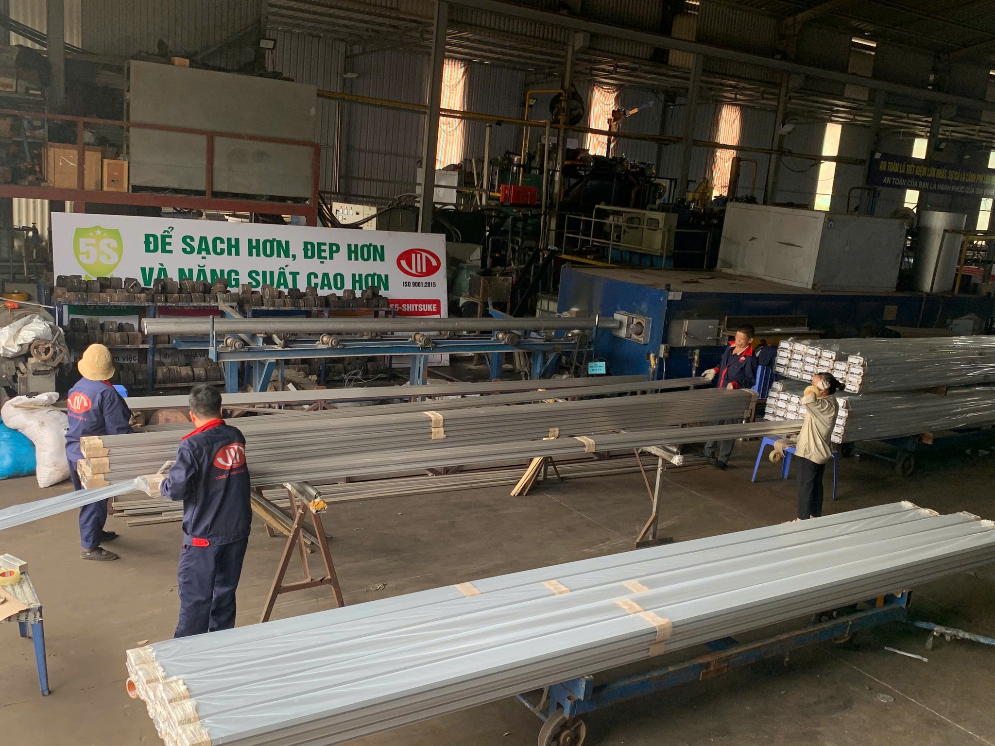 Viet Y Aluminium provides comprehensive aluminum fabrication solutions tailored to customer requirements