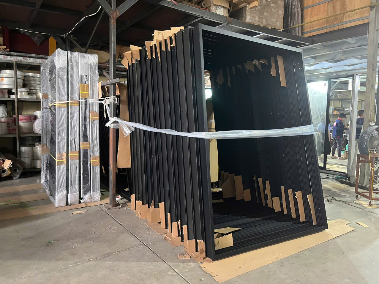 Viet Y Aluminium provides complete custom processing for aluminium doors and solar aluminium