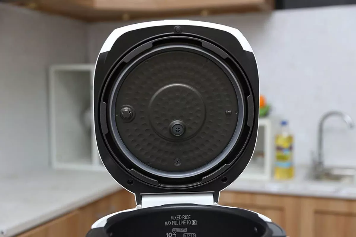 Nồi cơm điện tử áp suất Cuckoo 1.8 lít CRP-G1015MD ( màu đỏ)