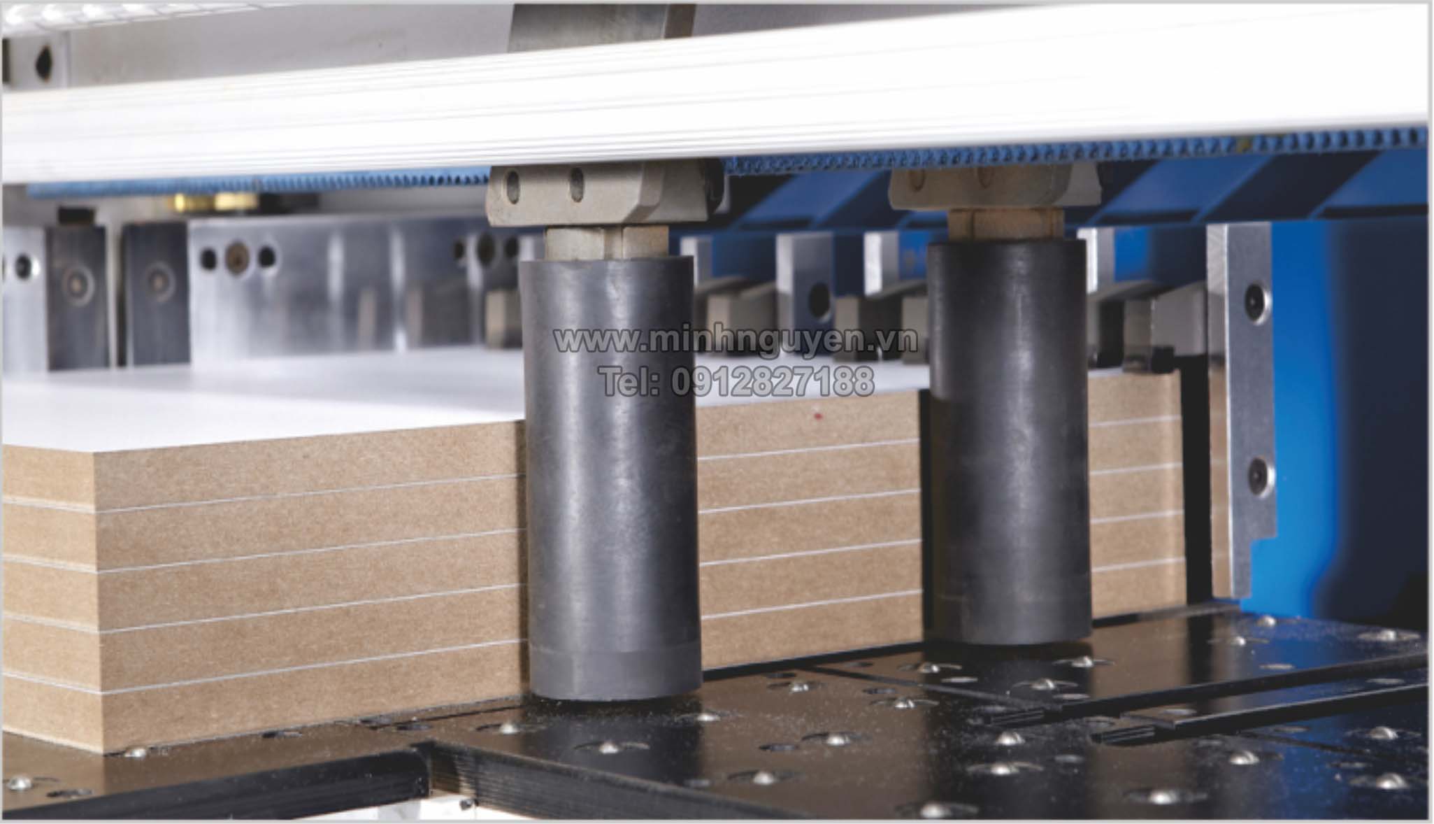 Chồng tấm dày 120mm, máy cưa panel KDT cắt vẫn ngọt lịm như thường