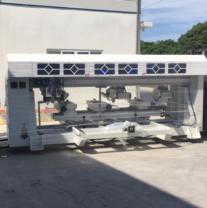 Máy CNC làm khuôn cửa