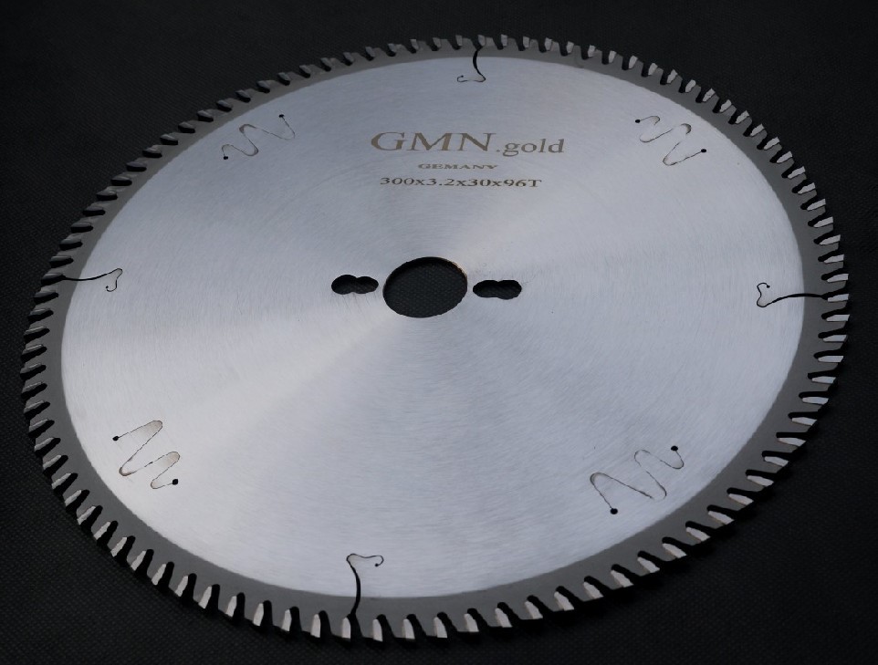 LƯỠI CƯA CẮT GỖ CÔNG NGHIỆP HIỆU GMN 300x3.2x30x96Z
