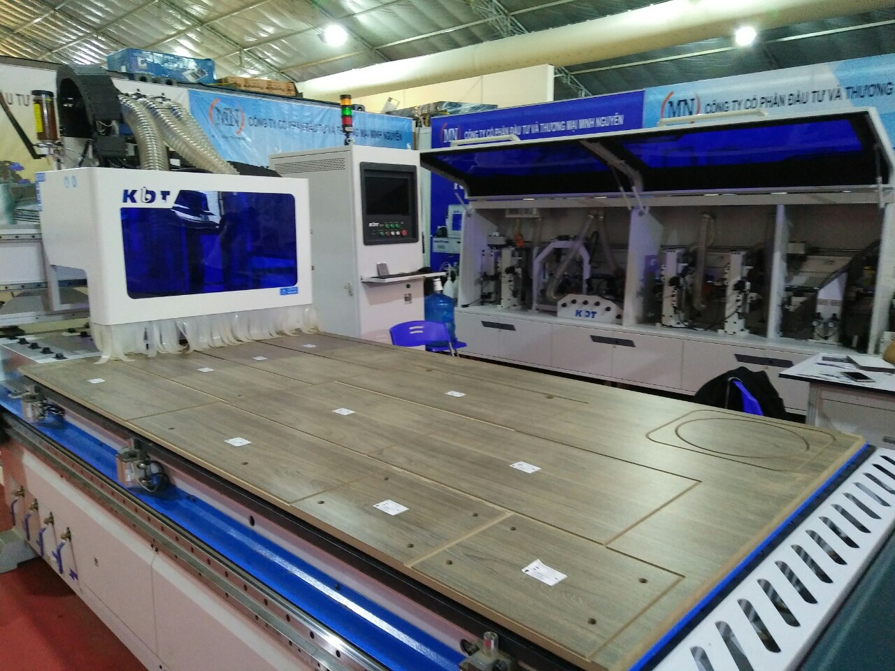 Máy gia công trung tâm CNC KDT KN 2408DT, Máy gia công CNC