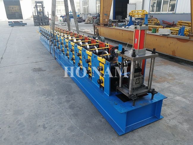 Máy cán khung kệ kho hàng