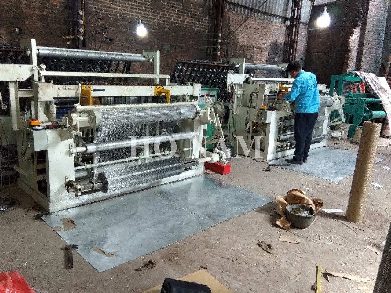 Máy hàn lưới tô tường