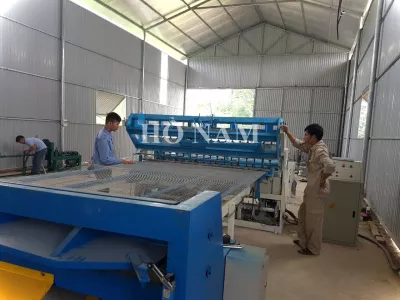 Máy hàn lưới lồng gia cầm