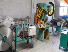 Máy dập dây thép gai