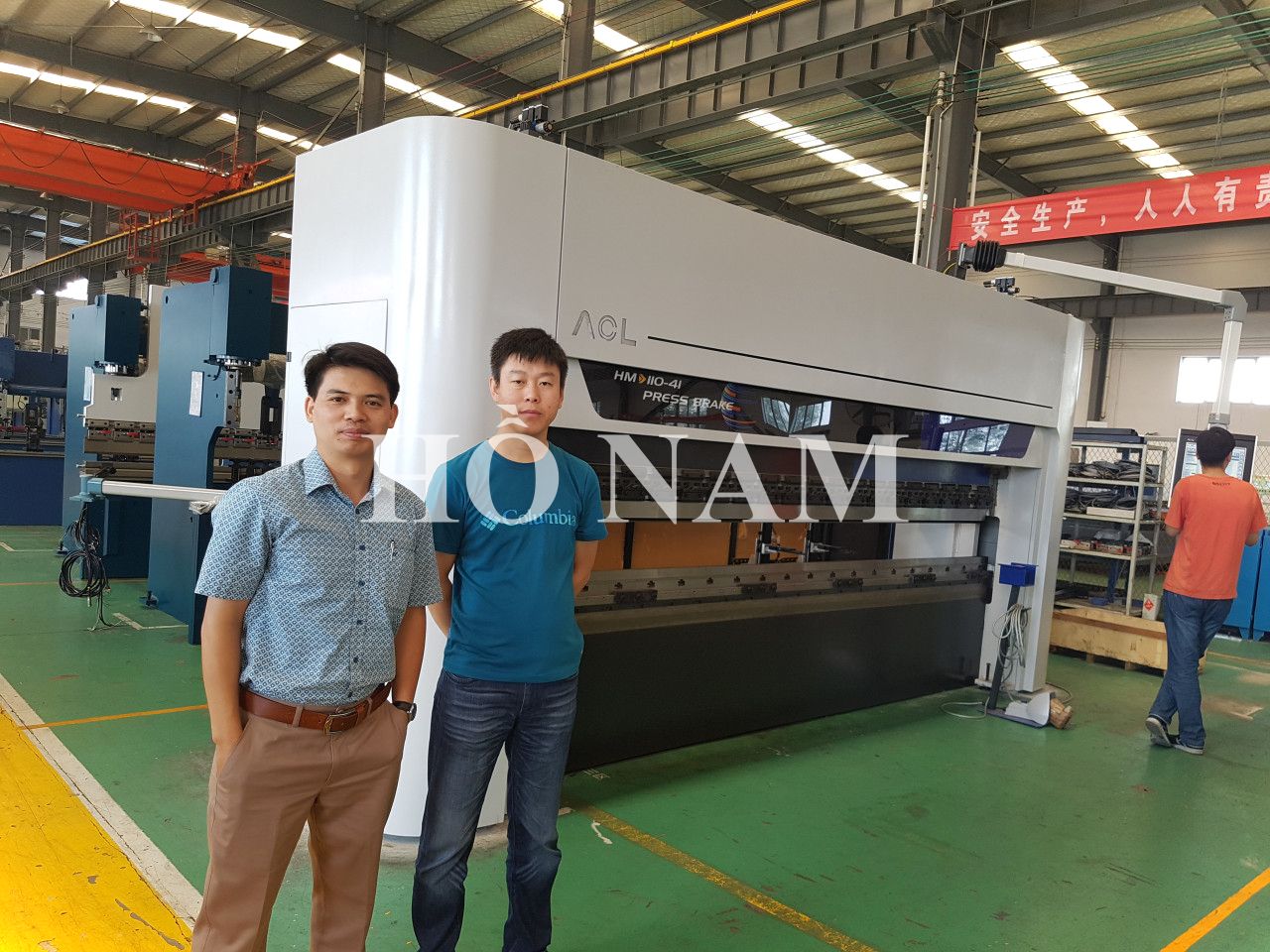 Máy chấn tôn thủy lực ACL