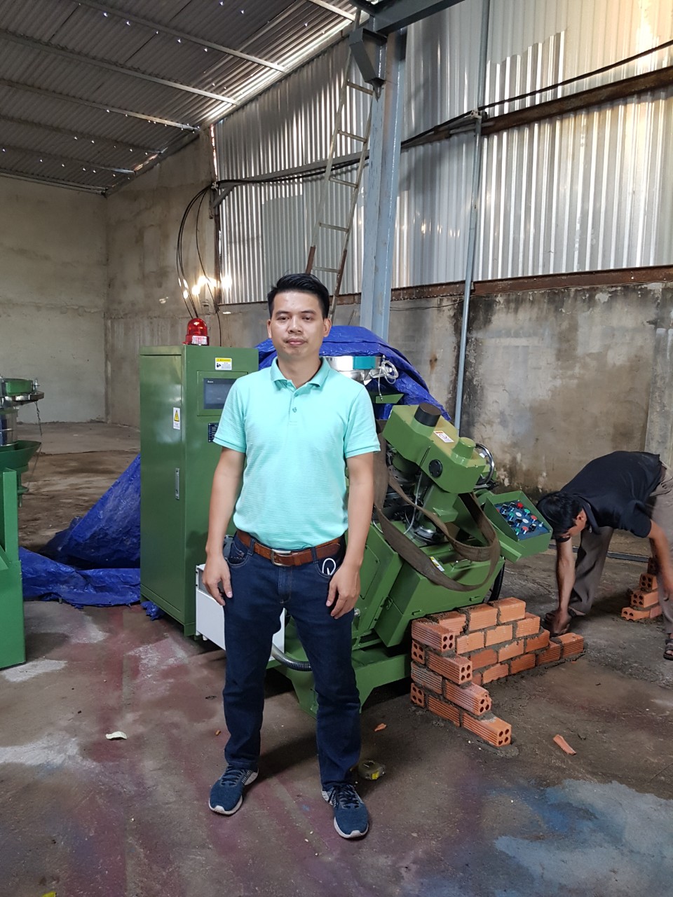 Máy sản xuất vít bắn tôn inox