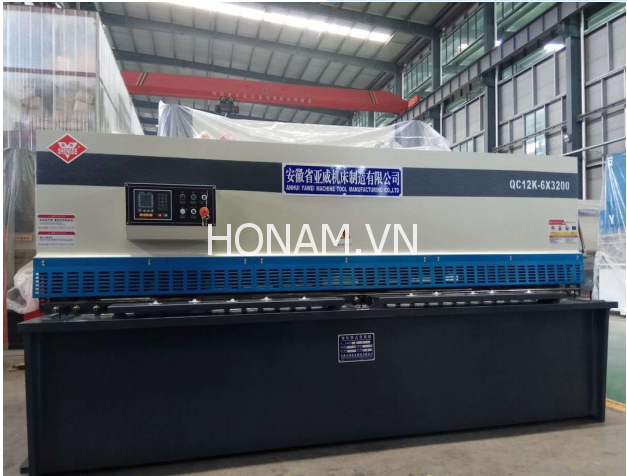 Máy cắt tôn thủy lực NC