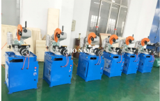 Máy cắt ống hoạt động khí nén