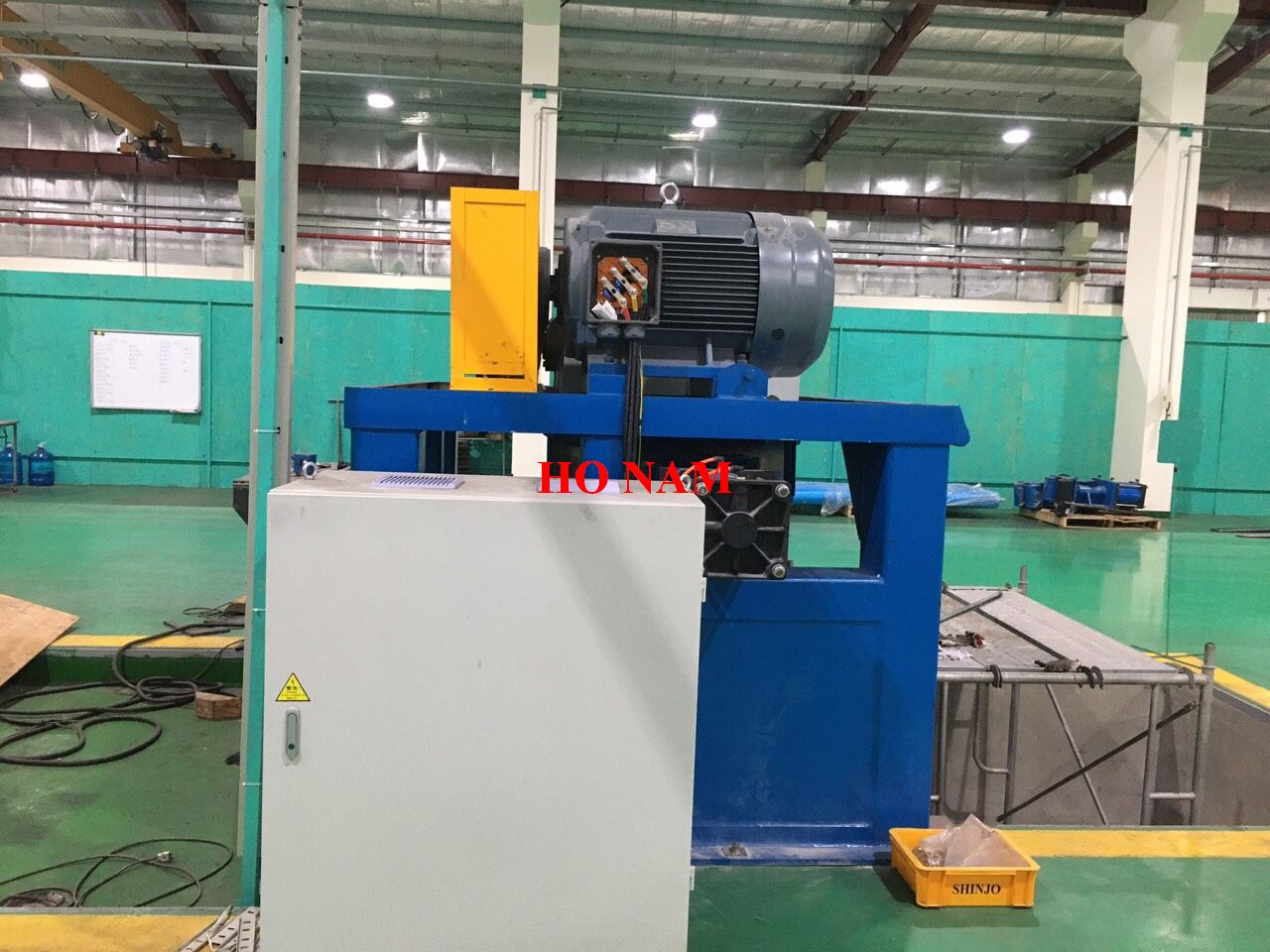 Bước 1:Máy rút thép đơn kiểu đứng