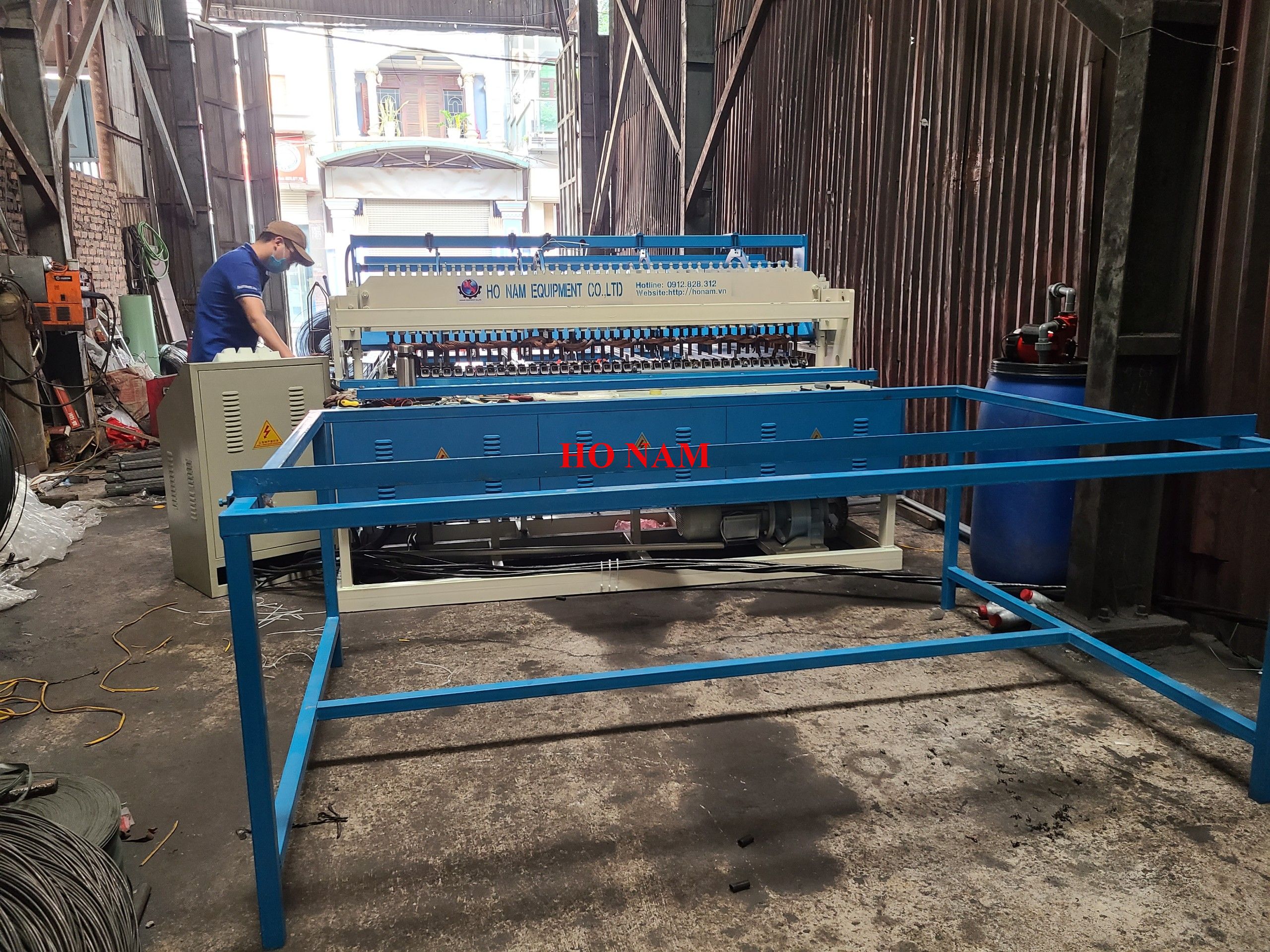 Máy hàn lưới thép làm giàn treo hoa Lan