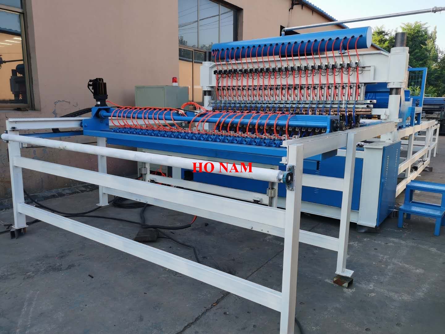 Máy hàn lưới thép hoạt động khí nén
