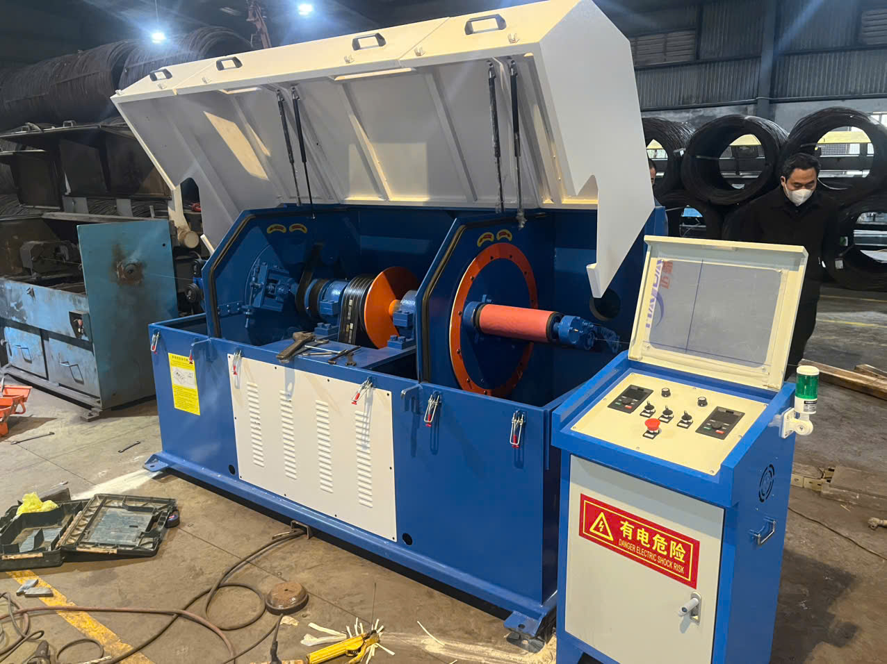 Máy làm sạch bề mặt dây thép