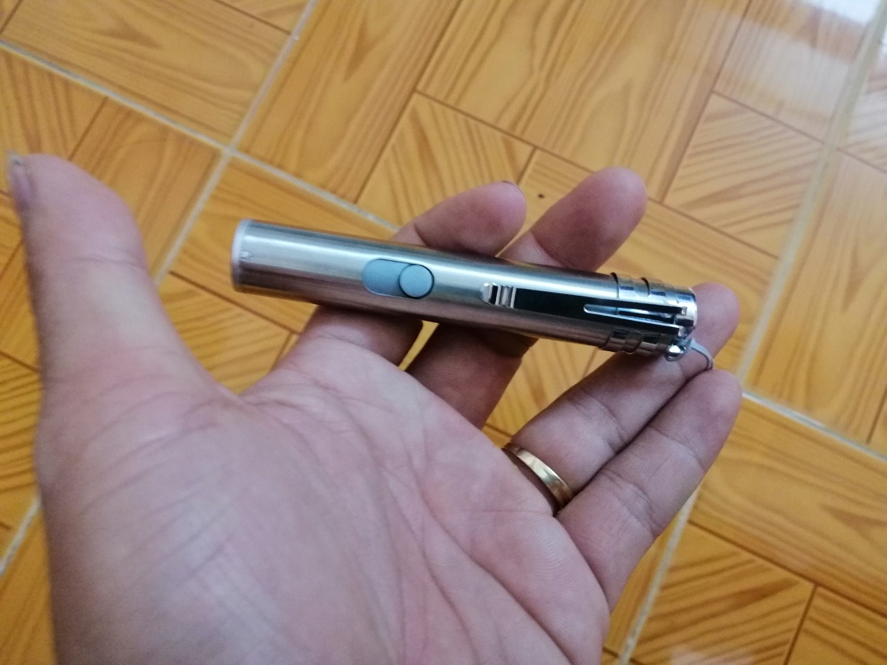 Đèn pin laser soi tiền giả 3 trong 1 sạc usb
