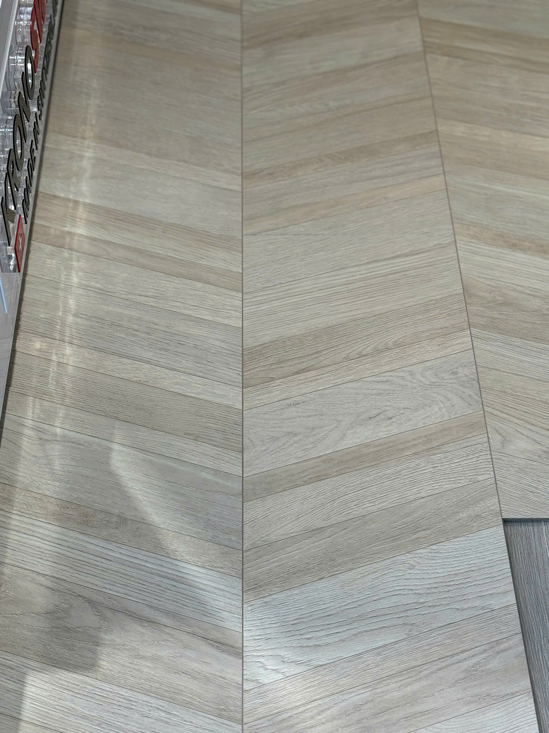 Sàn gỗ xương cá Kronoswiss Chevron D80701