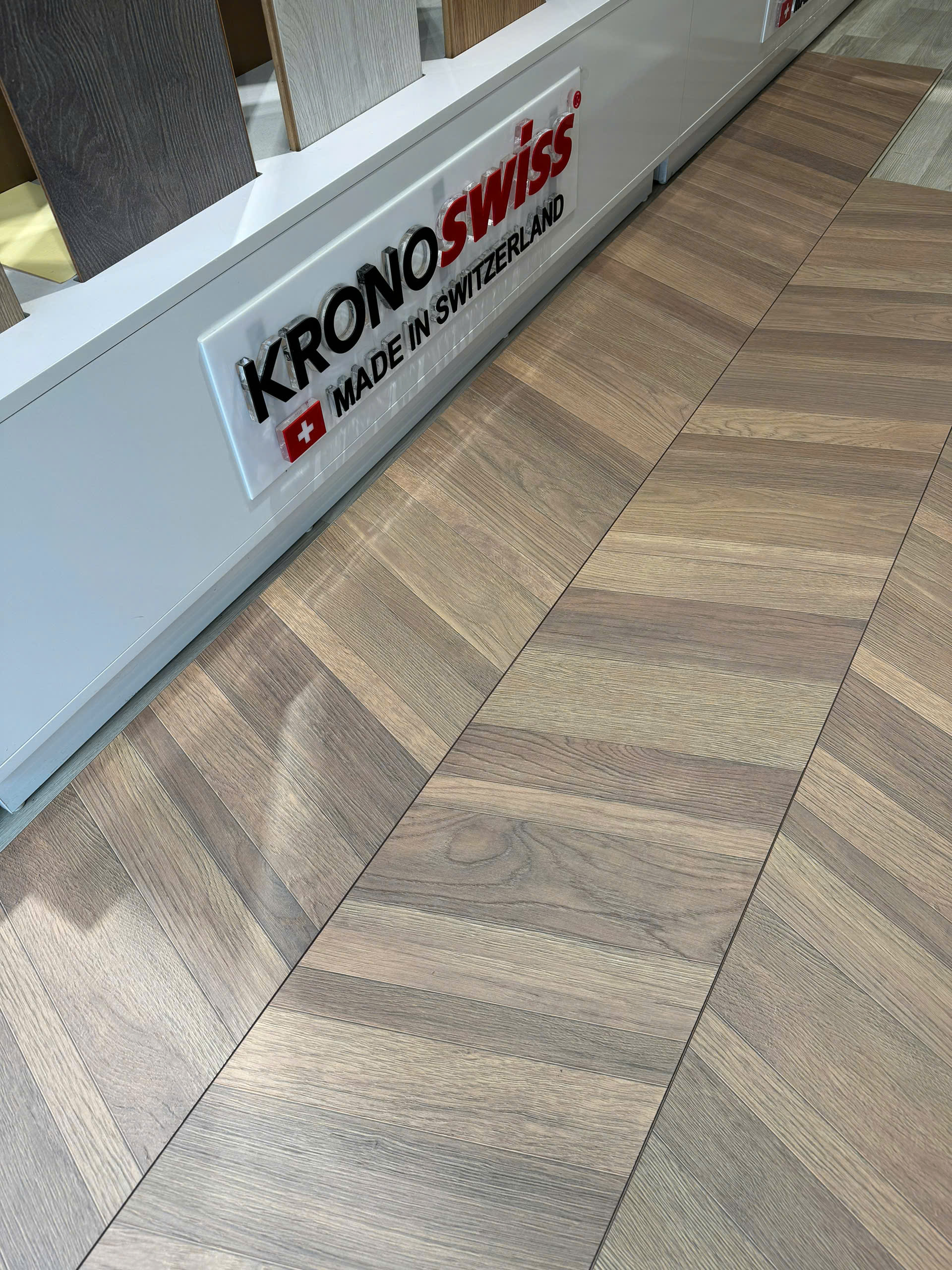 Sàn gỗ xương cá Kronoswiss Chevron D80711